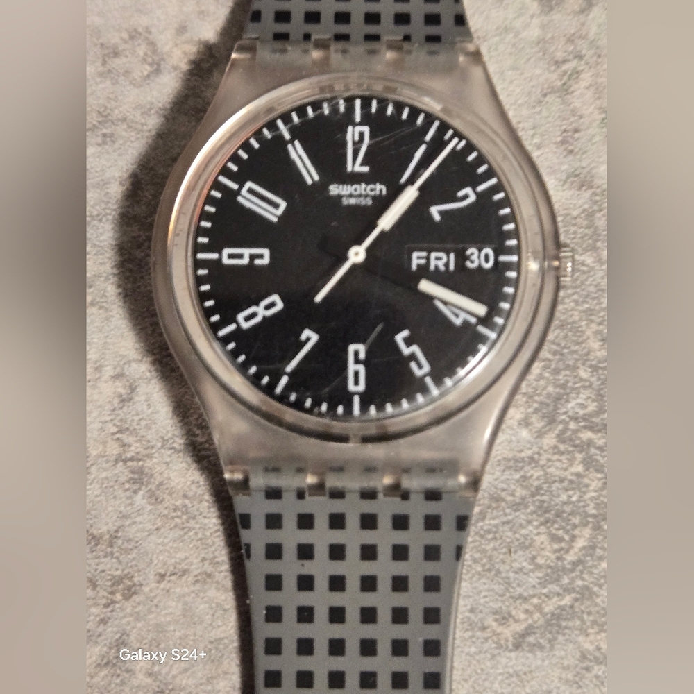 Montre Swatch Efficient GE712 jour/date très bon état fonctionne pile neuve  Fon